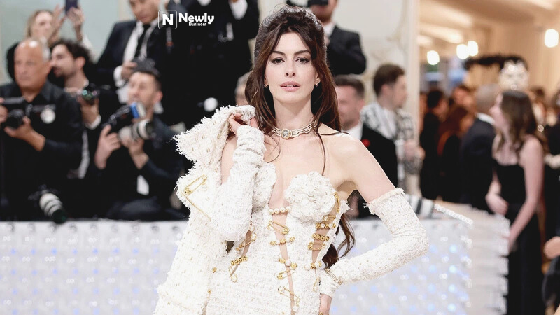 Anne Hathaway Met Gala